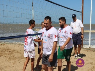 
<a style='margin-left: 5px;' class='btn btn-xs btn-social btn-facebook' href='https://www.facebook.com/sharer/sharer.php?u=https://www.boladovale.com.br/imgs/800-800-90/conteudo/fotos/1376/img3126.jpg' rel='popup' data-width='500' data-height='400'><i class='fa fa-facebook'></i>Compartilhar <span class='hidden-xs'>no Facebook</span>
</a> 
<a class='btn btn-default btn-xs' target='_blank' href='imgs/800-800-90/conteudo/fotos/1376/img3126.jpg'>
<span class='glyphicon glyphicon-cloud-download'></span> Salvar
</a> 
<span></span>