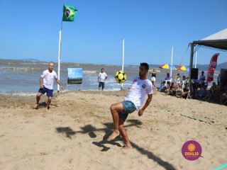 
<a style='margin-left: 5px;' class='btn btn-xs btn-social btn-facebook' href='https://www.facebook.com/sharer/sharer.php?u=https://www.boladovale.com.br/imgs/800-800-90/conteudo/fotos/1376/img3128.jpg' rel='popup' data-width='500' data-height='400'><i class='fa fa-facebook'></i>Compartilhar <span class='hidden-xs'>no Facebook</span>
</a> 
<a class='btn btn-default btn-xs' target='_blank' href='imgs/800-800-90/conteudo/fotos/1376/img3128.jpg'>
<span class='glyphicon glyphicon-cloud-download'></span> Salvar
</a> 
<span></span>