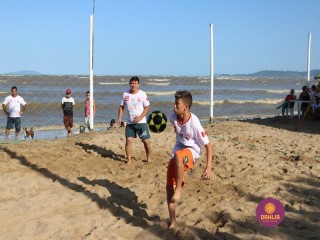
<a style='margin-left: 5px;' class='btn btn-xs btn-social btn-facebook' href='https://www.facebook.com/sharer/sharer.php?u=https://www.boladovale.com.br/imgs/800-800-90/conteudo/fotos/1376/img3159.jpg' rel='popup' data-width='500' data-height='400'><i class='fa fa-facebook'></i>Compartilhar <span class='hidden-xs'>no Facebook</span>
</a> 
<a class='btn btn-default btn-xs' target='_blank' href='imgs/800-800-90/conteudo/fotos/1376/img3159.jpg'>
<span class='glyphicon glyphicon-cloud-download'></span> Salvar
</a> 
<span></span>