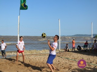 
<a style='margin-left: 5px;' class='btn btn-xs btn-social btn-facebook' href='https://www.facebook.com/sharer/sharer.php?u=https://www.boladovale.com.br/imgs/800-800-90/conteudo/fotos/1376/img3167.jpg' rel='popup' data-width='500' data-height='400'><i class='fa fa-facebook'></i>Compartilhar <span class='hidden-xs'>no Facebook</span>
</a> 
<a class='btn btn-default btn-xs' target='_blank' href='imgs/800-800-90/conteudo/fotos/1376/img3167.jpg'>
<span class='glyphicon glyphicon-cloud-download'></span> Salvar
</a> 
<span></span>