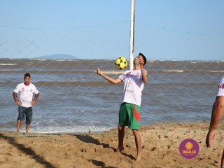 
<a style='margin-left: 5px;' class='btn btn-xs btn-social btn-facebook' href='https://www.facebook.com/sharer/sharer.php?u=https://www.boladovale.com.br/imgs/800-800-90/conteudo/fotos/1376/img3174.jpg' rel='popup' data-width='500' data-height='400'><i class='fa fa-facebook'></i>Compartilhar <span class='hidden-xs'>no Facebook</span>
</a> 
<a class='btn btn-default btn-xs' target='_blank' href='imgs/800-800-90/conteudo/fotos/1376/img3174.jpg'>
<span class='glyphicon glyphicon-cloud-download'></span> Salvar
</a> 
<span></span>