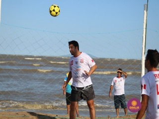 
<a style='margin-left: 5px;' class='btn btn-xs btn-social btn-facebook' href='https://www.facebook.com/sharer/sharer.php?u=https://www.boladovale.com.br/imgs/800-800-90/conteudo/fotos/1376/img3178.jpg' rel='popup' data-width='500' data-height='400'><i class='fa fa-facebook'></i>Compartilhar <span class='hidden-xs'>no Facebook</span>
</a> 
<a class='btn btn-default btn-xs' target='_blank' href='imgs/800-800-90/conteudo/fotos/1376/img3178.jpg'>
<span class='glyphicon glyphicon-cloud-download'></span> Salvar
</a> 
<span></span>