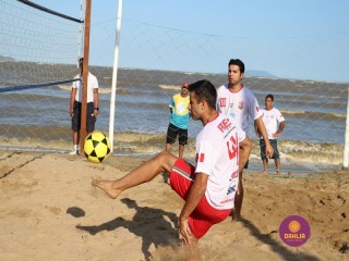 
<a style='margin-left: 5px;' class='btn btn-xs btn-social btn-facebook' href='https://www.facebook.com/sharer/sharer.php?u=https://www.boladovale.com.br/imgs/800-800-90/conteudo/fotos/1376/img3196.jpg' rel='popup' data-width='500' data-height='400'><i class='fa fa-facebook'></i>Compartilhar <span class='hidden-xs'>no Facebook</span>
</a> 
<a class='btn btn-default btn-xs' target='_blank' href='imgs/800-800-90/conteudo/fotos/1376/img3196.jpg'>
<span class='glyphicon glyphicon-cloud-download'></span> Salvar
</a> 
<span></span>
