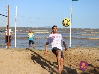 
<a style='margin-left: 5px;' class='btn btn-xs btn-social btn-facebook' href='https://www.facebook.com/sharer/sharer.php?u=https://www.boladovale.com.br/imgs/800-800-90/conteudo/fotos/1376/img3197.jpg' rel='popup' data-width='500' data-height='400'><i class='fa fa-facebook'></i>Compartilhar <span class='hidden-xs'>no Facebook</span>
</a> 
<a class='btn btn-default btn-xs' target='_blank' href='imgs/800-800-90/conteudo/fotos/1376/img3197.jpg'>
<span class='glyphicon glyphicon-cloud-download'></span> Salvar
</a> 
<span></span>