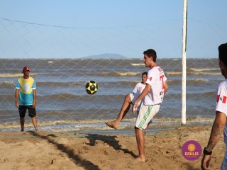 
<a style='margin-left: 5px;' class='btn btn-xs btn-social btn-facebook' href='https://www.facebook.com/sharer/sharer.php?u=https://www.boladovale.com.br/imgs/800-800-90/conteudo/fotos/1376/img3203.jpg' rel='popup' data-width='500' data-height='400'><i class='fa fa-facebook'></i>Compartilhar <span class='hidden-xs'>no Facebook</span>
</a> 
<a class='btn btn-default btn-xs' target='_blank' href='imgs/800-800-90/conteudo/fotos/1376/img3203.jpg'>
<span class='glyphicon glyphicon-cloud-download'></span> Salvar
</a> 
<span></span>
