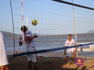 
<a style='margin-left: 5px;' class='btn btn-xs btn-social btn-facebook' href='https://www.facebook.com/sharer/sharer.php?u=https://www.boladovale.com.br/imgs/800-800-90/conteudo/fotos/1376/img3251.jpg' rel='popup' data-width='500' data-height='400'><i class='fa fa-facebook'></i>Compartilhar <span class='hidden-xs'>no Facebook</span>
</a> 
<a class='btn btn-default btn-xs' target='_blank' href='imgs/800-800-90/conteudo/fotos/1376/img3251.jpg'>
<span class='glyphicon glyphicon-cloud-download'></span> Salvar
</a> 
<span></span>