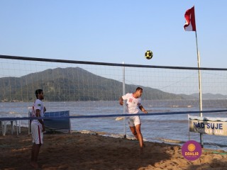 
<a style='margin-left: 5px;' class='btn btn-xs btn-social btn-facebook' href='https://www.facebook.com/sharer/sharer.php?u=https://www.boladovale.com.br/imgs/800-800-90/conteudo/fotos/1376/img3271.jpg' rel='popup' data-width='500' data-height='400'><i class='fa fa-facebook'></i>Compartilhar <span class='hidden-xs'>no Facebook</span>
</a> 
<a class='btn btn-default btn-xs' target='_blank' href='imgs/800-800-90/conteudo/fotos/1376/img3271.jpg'>
<span class='glyphicon glyphicon-cloud-download'></span> Salvar
</a> 
<span></span>