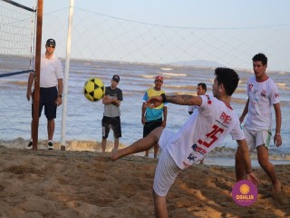 
<a style='margin-left: 5px;' class='btn btn-xs btn-social btn-facebook' href='https://www.facebook.com/sharer/sharer.php?u=https://www.boladovale.com.br/imgs/800-800-90/conteudo/fotos/1376/img3277.jpg' rel='popup' data-width='500' data-height='400'><i class='fa fa-facebook'></i>Compartilhar <span class='hidden-xs'>no Facebook</span>
</a> 
<a class='btn btn-default btn-xs' target='_blank' href='imgs/800-800-90/conteudo/fotos/1376/img3277.jpg'>
<span class='glyphicon glyphicon-cloud-download'></span> Salvar
</a> 
<span></span>