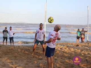 
<a style='margin-left: 5px;' class='btn btn-xs btn-social btn-facebook' href='https://www.facebook.com/sharer/sharer.php?u=https://www.boladovale.com.br/imgs/800-800-90/conteudo/fotos/1376/img3281.jpg' rel='popup' data-width='500' data-height='400'><i class='fa fa-facebook'></i>Compartilhar <span class='hidden-xs'>no Facebook</span>
</a> 
<a class='btn btn-default btn-xs' target='_blank' href='imgs/800-800-90/conteudo/fotos/1376/img3281.jpg'>
<span class='glyphicon glyphicon-cloud-download'></span> Salvar
</a> 
<span></span>