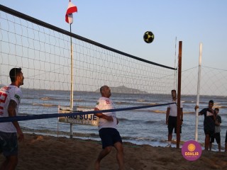 
<a style='margin-left: 5px;' class='btn btn-xs btn-social btn-facebook' href='https://www.facebook.com/sharer/sharer.php?u=https://www.boladovale.com.br/imgs/800-800-90/conteudo/fotos/1376/img3303.jpg' rel='popup' data-width='500' data-height='400'><i class='fa fa-facebook'></i>Compartilhar <span class='hidden-xs'>no Facebook</span>
</a> 
<a class='btn btn-default btn-xs' target='_blank' href='imgs/800-800-90/conteudo/fotos/1376/img3303.jpg'>
<span class='glyphicon glyphicon-cloud-download'></span> Salvar
</a> 
<span></span>