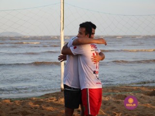 
<a style='margin-left: 5px;' class='btn btn-xs btn-social btn-facebook' href='https://www.facebook.com/sharer/sharer.php?u=https://www.boladovale.com.br/imgs/800-800-90/conteudo/fotos/1376/img3310.jpg' rel='popup' data-width='500' data-height='400'><i class='fa fa-facebook'></i>Compartilhar <span class='hidden-xs'>no Facebook</span>
</a> 
<a class='btn btn-default btn-xs' target='_blank' href='imgs/800-800-90/conteudo/fotos/1376/img3310.jpg'>
<span class='glyphicon glyphicon-cloud-download'></span> Salvar
</a> 
<span></span>