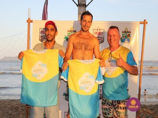 
<a style='margin-left: 5px;' class='btn btn-xs btn-social btn-facebook' href='https://www.facebook.com/sharer/sharer.php?u=https://www.boladovale.com.br/imgs/800-800-90/conteudo/fotos/1376/img3321.jpg' rel='popup' data-width='500' data-height='400'><i class='fa fa-facebook'></i>Compartilhar <span class='hidden-xs'>no Facebook</span>
</a> 
<a class='btn btn-default btn-xs' target='_blank' href='imgs/800-800-90/conteudo/fotos/1376/img3321.jpg'>
<span class='glyphicon glyphicon-cloud-download'></span> Salvar
</a> 
<span></span>