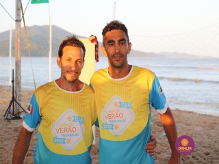 
<a style='margin-left: 5px;' class='btn btn-xs btn-social btn-facebook' href='https://www.facebook.com/sharer/sharer.php?u=https://www.boladovale.com.br/imgs/800-800-90/conteudo/fotos/1376/img3325.jpg' rel='popup' data-width='500' data-height='400'><i class='fa fa-facebook'></i>Compartilhar <span class='hidden-xs'>no Facebook</span>
</a> 
<a class='btn btn-default btn-xs' target='_blank' href='imgs/800-800-90/conteudo/fotos/1376/img3325.jpg'>
<span class='glyphicon glyphicon-cloud-download'></span> Salvar
</a> 
<span></span>