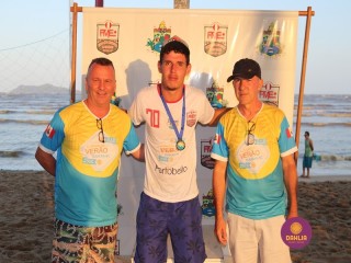 
<a style='margin-left: 5px;' class='btn btn-xs btn-social btn-facebook' href='https://www.facebook.com/sharer/sharer.php?u=https://www.boladovale.com.br/imgs/800-800-90/conteudo/fotos/1376/img3327.jpg' rel='popup' data-width='500' data-height='400'><i class='fa fa-facebook'></i>Compartilhar <span class='hidden-xs'>no Facebook</span>
</a> 
<a class='btn btn-default btn-xs' target='_blank' href='imgs/800-800-90/conteudo/fotos/1376/img3327.jpg'>
<span class='glyphicon glyphicon-cloud-download'></span> Salvar
</a> 
<span></span>