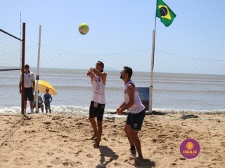 
<a style='margin-left: 5px;' class='btn btn-xs btn-social btn-facebook' href='https://www.facebook.com/sharer/sharer.php?u=https://www.boladovale.com.br/imgs/800-800-90/conteudo/fotos/1377/img3425.jpg' rel='popup' data-width='500' data-height='400'><i class='fa fa-facebook'></i>Compartilhar <span class='hidden-xs'>no Facebook</span>
</a> 
<a class='btn btn-default btn-xs' target='_blank' href='imgs/800-800-90/conteudo/fotos/1377/img3425.jpg'>
<span class='glyphicon glyphicon-cloud-download'></span> Salvar
</a> 
<span></span>