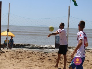 
<a style='margin-left: 5px;' class='btn btn-xs btn-social btn-facebook' href='https://www.facebook.com/sharer/sharer.php?u=https://www.boladovale.com.br/imgs/800-800-90/conteudo/fotos/1377/img3446.jpg' rel='popup' data-width='500' data-height='400'><i class='fa fa-facebook'></i>Compartilhar <span class='hidden-xs'>no Facebook</span>
</a> 
<a class='btn btn-default btn-xs' target='_blank' href='imgs/800-800-90/conteudo/fotos/1377/img3446.jpg'>
<span class='glyphicon glyphicon-cloud-download'></span> Salvar
</a> 
<span></span>