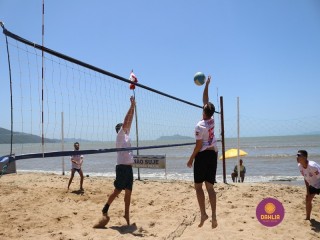 
<a style='margin-left: 5px;' class='btn btn-xs btn-social btn-facebook' href='https://www.facebook.com/sharer/sharer.php?u=https://www.boladovale.com.br/imgs/800-800-90/conteudo/fotos/1377/img3478.jpg' rel='popup' data-width='500' data-height='400'><i class='fa fa-facebook'></i>Compartilhar <span class='hidden-xs'>no Facebook</span>
</a> 
<a class='btn btn-default btn-xs' target='_blank' href='imgs/800-800-90/conteudo/fotos/1377/img3478.jpg'>
<span class='glyphicon glyphicon-cloud-download'></span> Salvar
</a> 
<span></span>