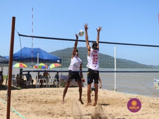 
<a style='margin-left: 5px;' class='btn btn-xs btn-social btn-facebook' href='https://www.facebook.com/sharer/sharer.php?u=https://www.boladovale.com.br/imgs/800-800-90/conteudo/fotos/1377/img3536.jpg' rel='popup' data-width='500' data-height='400'><i class='fa fa-facebook'></i>Compartilhar <span class='hidden-xs'>no Facebook</span>
</a> 
<a class='btn btn-default btn-xs' target='_blank' href='imgs/800-800-90/conteudo/fotos/1377/img3536.jpg'>
<span class='glyphicon glyphicon-cloud-download'></span> Salvar
</a> 
<span></span>