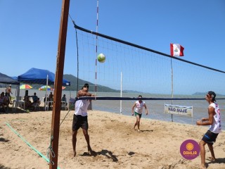 
<a style='margin-left: 5px;' class='btn btn-xs btn-social btn-facebook' href='https://www.facebook.com/sharer/sharer.php?u=https://www.boladovale.com.br/imgs/800-800-90/conteudo/fotos/1377/img3538.jpg' rel='popup' data-width='500' data-height='400'><i class='fa fa-facebook'></i>Compartilhar <span class='hidden-xs'>no Facebook</span>
</a> 
<a class='btn btn-default btn-xs' target='_blank' href='imgs/800-800-90/conteudo/fotos/1377/img3538.jpg'>
<span class='glyphicon glyphicon-cloud-download'></span> Salvar
</a> 
<span></span>