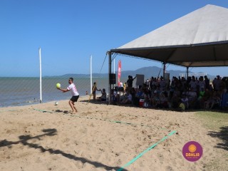 
<a style='margin-left: 5px;' class='btn btn-xs btn-social btn-facebook' href='https://www.facebook.com/sharer/sharer.php?u=https://www.boladovale.com.br/imgs/800-800-90/conteudo/fotos/1377/img3656.jpg' rel='popup' data-width='500' data-height='400'><i class='fa fa-facebook'></i>Compartilhar <span class='hidden-xs'>no Facebook</span>
</a> 
<a class='btn btn-default btn-xs' target='_blank' href='imgs/800-800-90/conteudo/fotos/1377/img3656.jpg'>
<span class='glyphicon glyphicon-cloud-download'></span> Salvar
</a> 
<span></span>