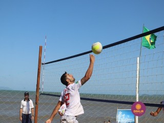 
<a style='margin-left: 5px;' class='btn btn-xs btn-social btn-facebook' href='https://www.facebook.com/sharer/sharer.php?u=https://www.boladovale.com.br/imgs/800-800-90/conteudo/fotos/1377/img3733.jpg' rel='popup' data-width='500' data-height='400'><i class='fa fa-facebook'></i>Compartilhar <span class='hidden-xs'>no Facebook</span>
</a> 
<a class='btn btn-default btn-xs' target='_blank' href='imgs/800-800-90/conteudo/fotos/1377/img3733.jpg'>
<span class='glyphicon glyphicon-cloud-download'></span> Salvar
</a> 
<span></span>