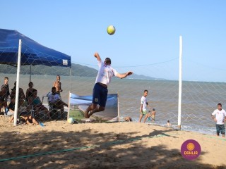 
<a style='margin-left: 5px;' class='btn btn-xs btn-social btn-facebook' href='https://www.facebook.com/sharer/sharer.php?u=https://www.boladovale.com.br/imgs/800-800-90/conteudo/fotos/1377/img3830.jpg' rel='popup' data-width='500' data-height='400'><i class='fa fa-facebook'></i>Compartilhar <span class='hidden-xs'>no Facebook</span>
</a> 
<a class='btn btn-default btn-xs' target='_blank' href='imgs/800-800-90/conteudo/fotos/1377/img3830.jpg'>
<span class='glyphicon glyphicon-cloud-download'></span> Salvar
</a> 
<span></span>