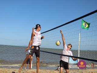 
<a style='margin-left: 5px;' class='btn btn-xs btn-social btn-facebook' href='https://www.facebook.com/sharer/sharer.php?u=https://www.boladovale.com.br/imgs/800-800-90/conteudo/fotos/1377/img3834.jpg' rel='popup' data-width='500' data-height='400'><i class='fa fa-facebook'></i>Compartilhar <span class='hidden-xs'>no Facebook</span>
</a> 
<a class='btn btn-default btn-xs' target='_blank' href='imgs/800-800-90/conteudo/fotos/1377/img3834.jpg'>
<span class='glyphicon glyphicon-cloud-download'></span> Salvar
</a> 
<span></span>