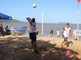 
<a style='margin-left: 5px;' class='btn btn-xs btn-social btn-facebook' href='https://www.facebook.com/sharer/sharer.php?u=https://www.boladovale.com.br/imgs/800-800-90/conteudo/fotos/1377/img3847.jpg' rel='popup' data-width='500' data-height='400'><i class='fa fa-facebook'></i>Compartilhar <span class='hidden-xs'>no Facebook</span>
</a> 
<a class='btn btn-default btn-xs' target='_blank' href='imgs/800-800-90/conteudo/fotos/1377/img3847.jpg'>
<span class='glyphicon glyphicon-cloud-download'></span> Salvar
</a> 
<span></span>