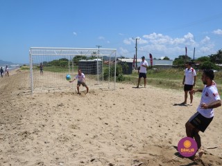 
<a style='margin-left: 5px;' class='btn btn-xs btn-social btn-facebook' href='https://www.facebook.com/sharer/sharer.php?u=https://www.boladovale.com.br/imgs/800-800-90/conteudo/fotos/1378/img3500.jpg' rel='popup' data-width='500' data-height='400'><i class='fa fa-facebook'></i>Compartilhar <span class='hidden-xs'>no Facebook</span>
</a> 
<a class='btn btn-default btn-xs' target='_blank' href='imgs/800-800-90/conteudo/fotos/1378/img3500.jpg'>
<span class='glyphicon glyphicon-cloud-download'></span> Salvar
</a> 
<span></span>