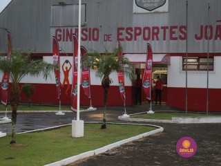 
<a style='margin-left: 5px;' class='btn btn-xs btn-social btn-facebook' href='https://www.facebook.com/sharer/sharer.php?u=https://www.boladovale.com.br/imgs/800-800-90/conteudo/fotos/1381/img4047.jpg' rel='popup' data-width='500' data-height='400'><i class='fa fa-facebook'></i>Compartilhar <span class='hidden-xs'>no Facebook</span>
</a> 
<a class='btn btn-default btn-xs' target='_blank' href='imgs/800-800-90/conteudo/fotos/1381/img4047.jpg'>
<span class='glyphicon glyphicon-cloud-download'></span> Salvar
</a> 
<span></span>