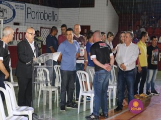 
<a style='margin-left: 5px;' class='btn btn-xs btn-social btn-facebook' href='https://www.facebook.com/sharer/sharer.php?u=https://www.boladovale.com.br/imgs/800-800-90/conteudo/fotos/1381/img4064.jpg' rel='popup' data-width='500' data-height='400'><i class='fa fa-facebook'></i>Compartilhar <span class='hidden-xs'>no Facebook</span>
</a> 
<a class='btn btn-default btn-xs' target='_blank' href='imgs/800-800-90/conteudo/fotos/1381/img4064.jpg'>
<span class='glyphicon glyphicon-cloud-download'></span> Salvar
</a> 
<span></span>