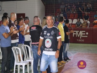 
<a style='margin-left: 5px;' class='btn btn-xs btn-social btn-facebook' href='https://www.facebook.com/sharer/sharer.php?u=https://www.boladovale.com.br/imgs/800-800-90/conteudo/fotos/1381/img4068.jpg' rel='popup' data-width='500' data-height='400'><i class='fa fa-facebook'></i>Compartilhar <span class='hidden-xs'>no Facebook</span>
</a> 
<a class='btn btn-default btn-xs' target='_blank' href='imgs/800-800-90/conteudo/fotos/1381/img4068.jpg'>
<span class='glyphicon glyphicon-cloud-download'></span> Salvar
</a> 
<span></span>