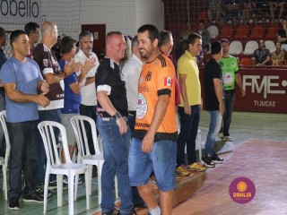 
<a style='margin-left: 5px;' class='btn btn-xs btn-social btn-facebook' href='https://www.facebook.com/sharer/sharer.php?u=https://www.boladovale.com.br/imgs/800-800-90/conteudo/fotos/1381/img4071.jpg' rel='popup' data-width='500' data-height='400'><i class='fa fa-facebook'></i>Compartilhar <span class='hidden-xs'>no Facebook</span>
</a> 
<a class='btn btn-default btn-xs' target='_blank' href='imgs/800-800-90/conteudo/fotos/1381/img4071.jpg'>
<span class='glyphicon glyphicon-cloud-download'></span> Salvar
</a> 
<span></span>