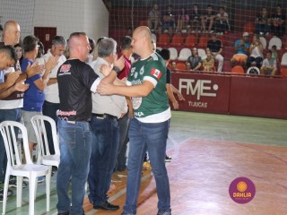 
<a style='margin-left: 5px;' class='btn btn-xs btn-social btn-facebook' href='https://www.facebook.com/sharer/sharer.php?u=https://www.boladovale.com.br/imgs/800-800-90/conteudo/fotos/1381/img4073.jpg' rel='popup' data-width='500' data-height='400'><i class='fa fa-facebook'></i>Compartilhar <span class='hidden-xs'>no Facebook</span>
</a> 
<a class='btn btn-default btn-xs' target='_blank' href='imgs/800-800-90/conteudo/fotos/1381/img4073.jpg'>
<span class='glyphicon glyphicon-cloud-download'></span> Salvar
</a> 
<span></span>
