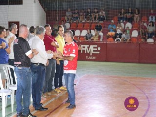 
<a style='margin-left: 5px;' class='btn btn-xs btn-social btn-facebook' href='https://www.facebook.com/sharer/sharer.php?u=https://www.boladovale.com.br/imgs/800-800-90/conteudo/fotos/1381/img4074.jpg' rel='popup' data-width='500' data-height='400'><i class='fa fa-facebook'></i>Compartilhar <span class='hidden-xs'>no Facebook</span>
</a> 
<a class='btn btn-default btn-xs' target='_blank' href='imgs/800-800-90/conteudo/fotos/1381/img4074.jpg'>
<span class='glyphicon glyphicon-cloud-download'></span> Salvar
</a> 
<span></span>