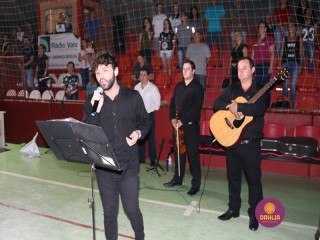 
<a style='margin-left: 5px;' class='btn btn-xs btn-social btn-facebook' href='https://www.facebook.com/sharer/sharer.php?u=https://www.boladovale.com.br/imgs/800-800-90/conteudo/fotos/1381/img4107.jpg' rel='popup' data-width='500' data-height='400'><i class='fa fa-facebook'></i>Compartilhar <span class='hidden-xs'>no Facebook</span>
</a> 
<a class='btn btn-default btn-xs' target='_blank' href='imgs/800-800-90/conteudo/fotos/1381/img4107.jpg'>
<span class='glyphicon glyphicon-cloud-download'></span> Salvar
</a> 
<span></span>