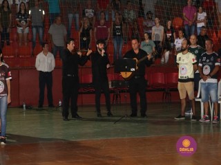 
<a style='margin-left: 5px;' class='btn btn-xs btn-social btn-facebook' href='https://www.facebook.com/sharer/sharer.php?u=https://www.boladovale.com.br/imgs/800-800-90/conteudo/fotos/1381/img4118.jpg' rel='popup' data-width='500' data-height='400'><i class='fa fa-facebook'></i>Compartilhar <span class='hidden-xs'>no Facebook</span>
</a> 
<a class='btn btn-default btn-xs' target='_blank' href='imgs/800-800-90/conteudo/fotos/1381/img4118.jpg'>
<span class='glyphicon glyphicon-cloud-download'></span> Salvar
</a> 
<span></span>