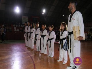
<a style='margin-left: 5px;' class='btn btn-xs btn-social btn-facebook' href='https://www.facebook.com/sharer/sharer.php?u=https://www.boladovale.com.br/imgs/800-800-90/conteudo/fotos/1381/img4131.jpg' rel='popup' data-width='500' data-height='400'><i class='fa fa-facebook'></i>Compartilhar <span class='hidden-xs'>no Facebook</span>
</a> 
<a class='btn btn-default btn-xs' target='_blank' href='imgs/800-800-90/conteudo/fotos/1381/img4131.jpg'>
<span class='glyphicon glyphicon-cloud-download'></span> Salvar
</a> 
<span></span>