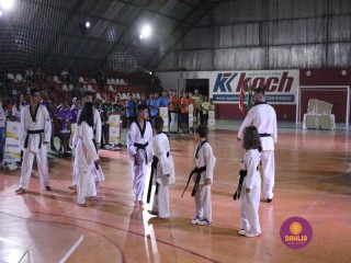 
<a style='margin-left: 5px;' class='btn btn-xs btn-social btn-facebook' href='https://www.facebook.com/sharer/sharer.php?u=https://www.boladovale.com.br/imgs/800-800-90/conteudo/fotos/1381/img4135.jpg' rel='popup' data-width='500' data-height='400'><i class='fa fa-facebook'></i>Compartilhar <span class='hidden-xs'>no Facebook</span>
</a> 
<a class='btn btn-default btn-xs' target='_blank' href='imgs/800-800-90/conteudo/fotos/1381/img4135.jpg'>
<span class='glyphicon glyphicon-cloud-download'></span> Salvar
</a> 
<span></span>