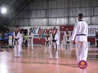 
<a style='margin-left: 5px;' class='btn btn-xs btn-social btn-facebook' href='https://www.facebook.com/sharer/sharer.php?u=https://www.boladovale.com.br/imgs/800-800-90/conteudo/fotos/1381/img4136.jpg' rel='popup' data-width='500' data-height='400'><i class='fa fa-facebook'></i>Compartilhar <span class='hidden-xs'>no Facebook</span>
</a> 
<a class='btn btn-default btn-xs' target='_blank' href='imgs/800-800-90/conteudo/fotos/1381/img4136.jpg'>
<span class='glyphicon glyphicon-cloud-download'></span> Salvar
</a> 
<span></span>