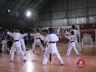 
<a style='margin-left: 5px;' class='btn btn-xs btn-social btn-facebook' href='https://www.facebook.com/sharer/sharer.php?u=https://www.boladovale.com.br/imgs/800-800-90/conteudo/fotos/1381/img4143.jpg' rel='popup' data-width='500' data-height='400'><i class='fa fa-facebook'></i>Compartilhar <span class='hidden-xs'>no Facebook</span>
</a> 
<a class='btn btn-default btn-xs' target='_blank' href='imgs/800-800-90/conteudo/fotos/1381/img4143.jpg'>
<span class='glyphicon glyphicon-cloud-download'></span> Salvar
</a> 
<span></span>