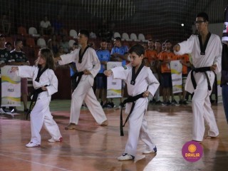 
<a style='margin-left: 5px;' class='btn btn-xs btn-social btn-facebook' href='https://www.facebook.com/sharer/sharer.php?u=https://www.boladovale.com.br/imgs/800-800-90/conteudo/fotos/1381/img4145.jpg' rel='popup' data-width='500' data-height='400'><i class='fa fa-facebook'></i>Compartilhar <span class='hidden-xs'>no Facebook</span>
</a> 
<a class='btn btn-default btn-xs' target='_blank' href='imgs/800-800-90/conteudo/fotos/1381/img4145.jpg'>
<span class='glyphicon glyphicon-cloud-download'></span> Salvar
</a> 
<span></span>