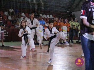 
<a style='margin-left: 5px;' class='btn btn-xs btn-social btn-facebook' href='https://www.facebook.com/sharer/sharer.php?u=https://www.boladovale.com.br/imgs/800-800-90/conteudo/fotos/1381/img4146.jpg' rel='popup' data-width='500' data-height='400'><i class='fa fa-facebook'></i>Compartilhar <span class='hidden-xs'>no Facebook</span>
</a> 
<a class='btn btn-default btn-xs' target='_blank' href='imgs/800-800-90/conteudo/fotos/1381/img4146.jpg'>
<span class='glyphicon glyphicon-cloud-download'></span> Salvar
</a> 
<span></span>