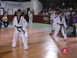 
<a style='margin-left: 5px;' class='btn btn-xs btn-social btn-facebook' href='https://www.facebook.com/sharer/sharer.php?u=https://www.boladovale.com.br/imgs/800-800-90/conteudo/fotos/1381/img4158.jpg' rel='popup' data-width='500' data-height='400'><i class='fa fa-facebook'></i>Compartilhar <span class='hidden-xs'>no Facebook</span>
</a> 
<a class='btn btn-default btn-xs' target='_blank' href='imgs/800-800-90/conteudo/fotos/1381/img4158.jpg'>
<span class='glyphicon glyphicon-cloud-download'></span> Salvar
</a> 
<span></span>