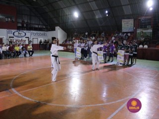 
<a style='margin-left: 5px;' class='btn btn-xs btn-social btn-facebook' href='https://www.facebook.com/sharer/sharer.php?u=https://www.boladovale.com.br/imgs/800-800-90/conteudo/fotos/1381/img4159.jpg' rel='popup' data-width='500' data-height='400'><i class='fa fa-facebook'></i>Compartilhar <span class='hidden-xs'>no Facebook</span>
</a> 
<a class='btn btn-default btn-xs' target='_blank' href='imgs/800-800-90/conteudo/fotos/1381/img4159.jpg'>
<span class='glyphicon glyphicon-cloud-download'></span> Salvar
</a> 
<span></span>