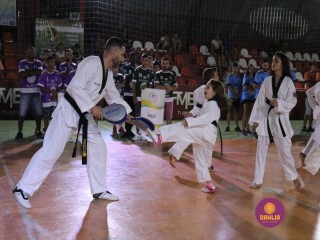 
<a style='margin-left: 5px;' class='btn btn-xs btn-social btn-facebook' href='https://www.facebook.com/sharer/sharer.php?u=https://www.boladovale.com.br/imgs/800-800-90/conteudo/fotos/1381/img4163.jpg' rel='popup' data-width='500' data-height='400'><i class='fa fa-facebook'></i>Compartilhar <span class='hidden-xs'>no Facebook</span>
</a> 
<a class='btn btn-default btn-xs' target='_blank' href='imgs/800-800-90/conteudo/fotos/1381/img4163.jpg'>
<span class='glyphicon glyphicon-cloud-download'></span> Salvar
</a> 
<span></span>