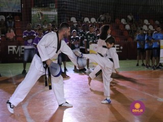 
<a style='margin-left: 5px;' class='btn btn-xs btn-social btn-facebook' href='https://www.facebook.com/sharer/sharer.php?u=https://www.boladovale.com.br/imgs/800-800-90/conteudo/fotos/1381/img4166.jpg' rel='popup' data-width='500' data-height='400'><i class='fa fa-facebook'></i>Compartilhar <span class='hidden-xs'>no Facebook</span>
</a> 
<a class='btn btn-default btn-xs' target='_blank' href='imgs/800-800-90/conteudo/fotos/1381/img4166.jpg'>
<span class='glyphicon glyphicon-cloud-download'></span> Salvar
</a> 
<span></span>