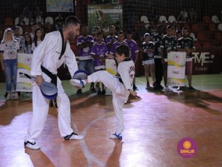 
<a style='margin-left: 5px;' class='btn btn-xs btn-social btn-facebook' href='https://www.facebook.com/sharer/sharer.php?u=https://www.boladovale.com.br/imgs/800-800-90/conteudo/fotos/1381/img4167.jpg' rel='popup' data-width='500' data-height='400'><i class='fa fa-facebook'></i>Compartilhar <span class='hidden-xs'>no Facebook</span>
</a> 
<a class='btn btn-default btn-xs' target='_blank' href='imgs/800-800-90/conteudo/fotos/1381/img4167.jpg'>
<span class='glyphicon glyphicon-cloud-download'></span> Salvar
</a> 
<span></span>