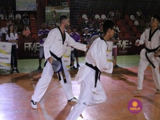 
<a style='margin-left: 5px;' class='btn btn-xs btn-social btn-facebook' href='https://www.facebook.com/sharer/sharer.php?u=https://www.boladovale.com.br/imgs/800-800-90/conteudo/fotos/1381/img4169.jpg' rel='popup' data-width='500' data-height='400'><i class='fa fa-facebook'></i>Compartilhar <span class='hidden-xs'>no Facebook</span>
</a> 
<a class='btn btn-default btn-xs' target='_blank' href='imgs/800-800-90/conteudo/fotos/1381/img4169.jpg'>
<span class='glyphicon glyphicon-cloud-download'></span> Salvar
</a> 
<span></span>