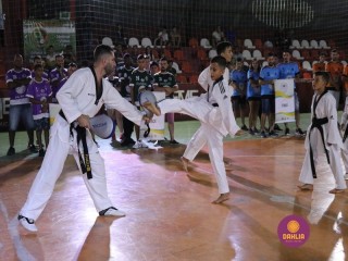 
<a style='margin-left: 5px;' class='btn btn-xs btn-social btn-facebook' href='https://www.facebook.com/sharer/sharer.php?u=https://www.boladovale.com.br/imgs/800-800-90/conteudo/fotos/1381/img4172.jpg' rel='popup' data-width='500' data-height='400'><i class='fa fa-facebook'></i>Compartilhar <span class='hidden-xs'>no Facebook</span>
</a> 
<a class='btn btn-default btn-xs' target='_blank' href='imgs/800-800-90/conteudo/fotos/1381/img4172.jpg'>
<span class='glyphicon glyphicon-cloud-download'></span> Salvar
</a> 
<span></span>